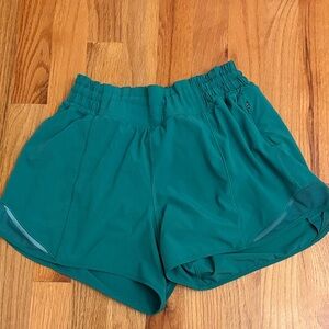 Kelly Green Lululemon Hotty Hots 4”
